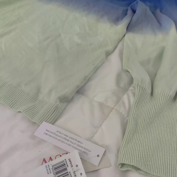 Dip Dye V-Neck Sweater Size XS Beautiful Colors: Blue/Green, Waist Tie.  New! - Picture 5 of 10